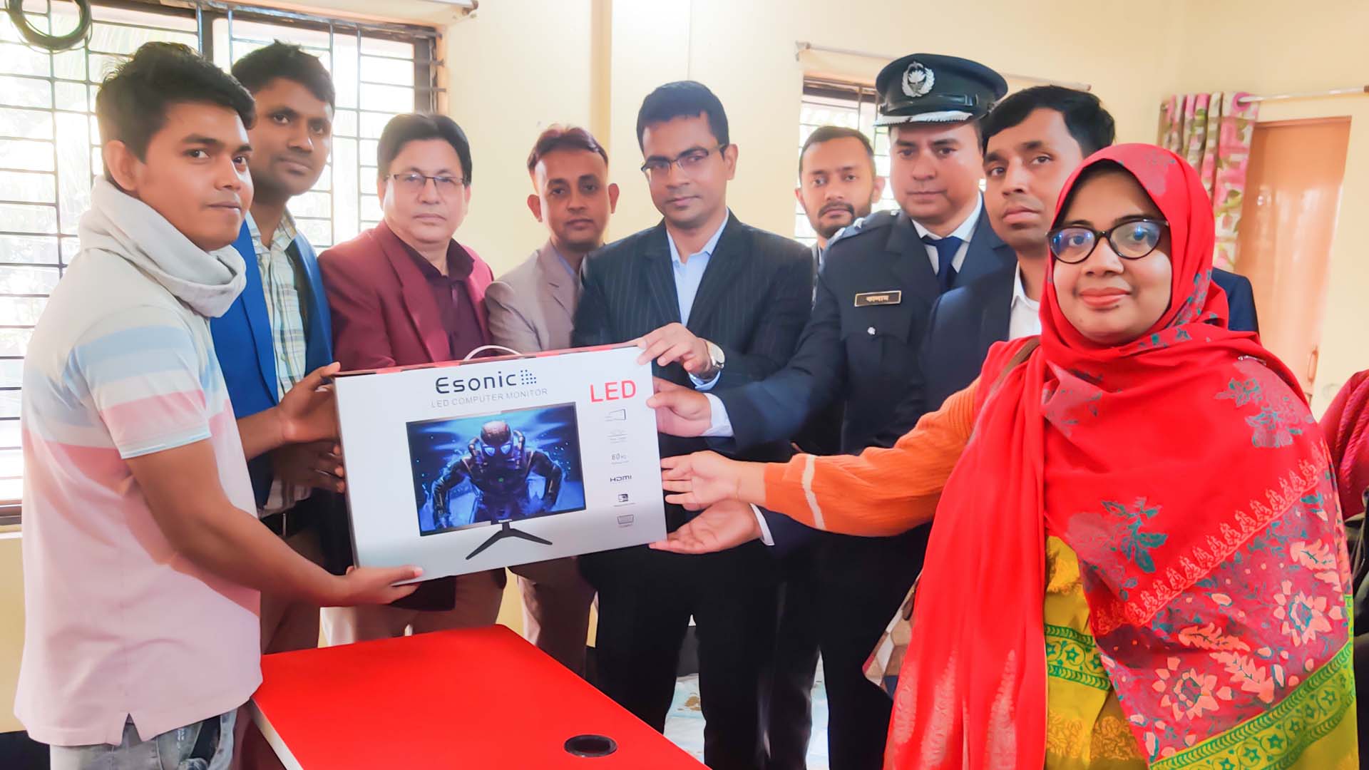 উপজেলা মিডিয়া এন্ড আইটি সেন্টার- এ  কম্পিউটার প্রদান